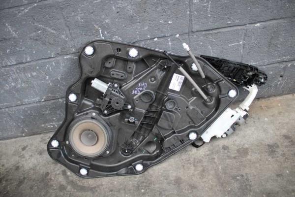 LEVE VITRE AVEC GACHE DE PORTE FIAT 500X - Vue 1